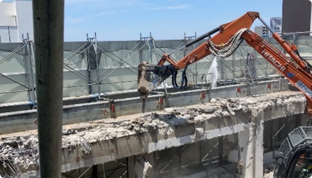 某ビル解体現場